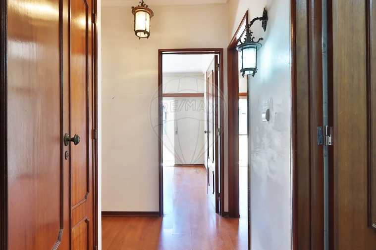 Apartamento T4 para Venda em São Domingos de Benfica Foto 13