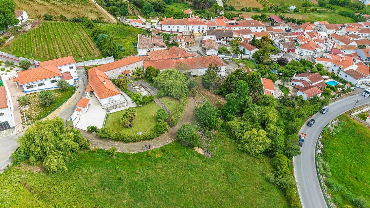 Quinta T
           para Venda em Carvoeira e Carmões Foto 2