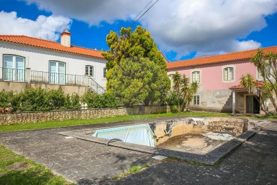 Quinta T
           para Venda em Carvoeira e Carmões