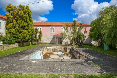 Quinta T
           para Venda em Carvoeira e Carmões