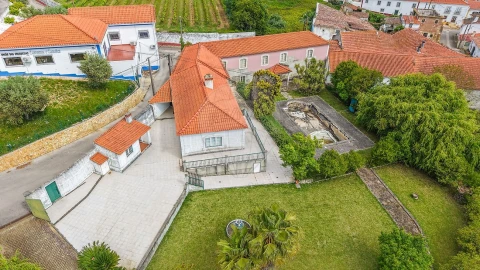 Quinta T
           para Venda em Carvoeira e Carmões