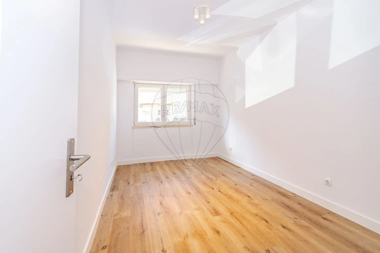 Apartamento T2 para Venda em Santa Iria de Azoia, São João da Talha e Bobadela Foto 15