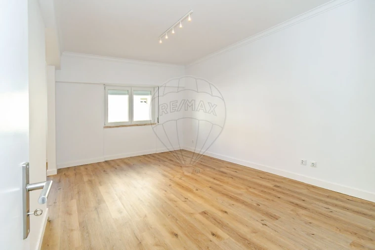 Apartamento T2 para Venda em Santa Iria de Azoia, São João da Talha e Bobadela Foto 3