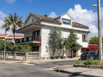 Moradia T4 para Venda em Carnaxide e Queijas