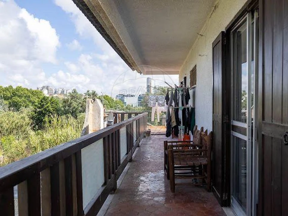 Moradia T4 para Venda em Carnaxide e Queijas Foto 35