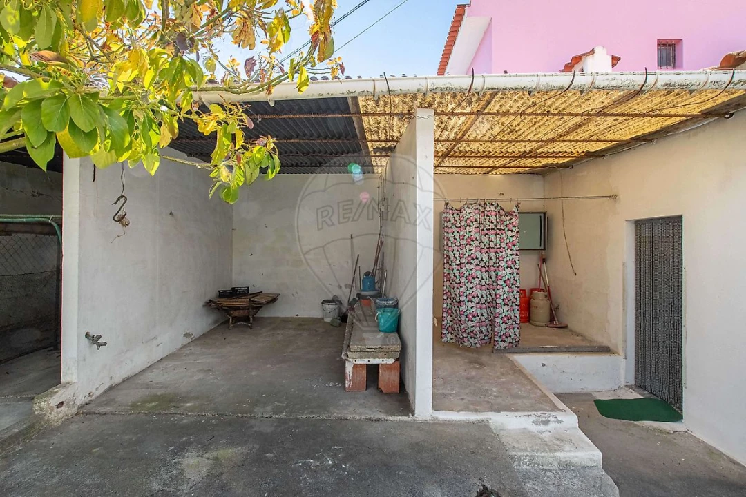Moradia T2 para Venda em Aveiras de Cima Foto 9
