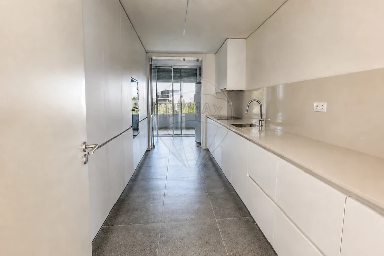 Apartamento T4 para Venda em Cidade da Maia Foto 14