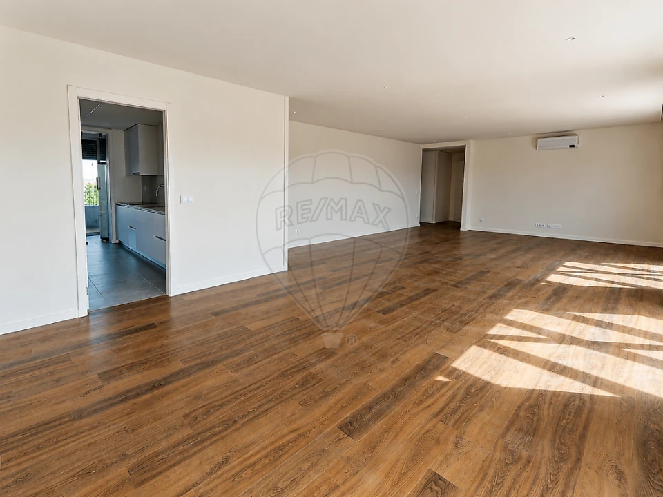 Apartamento T4 para Venda em Cidade da Maia Foto 12