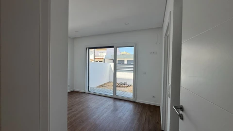 Moradia T4 para Venda em Fernao Ferro
