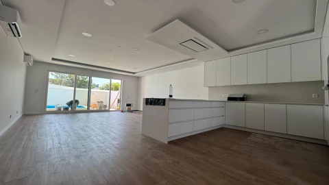 Moradia T4 para Venda em Fernao Ferro