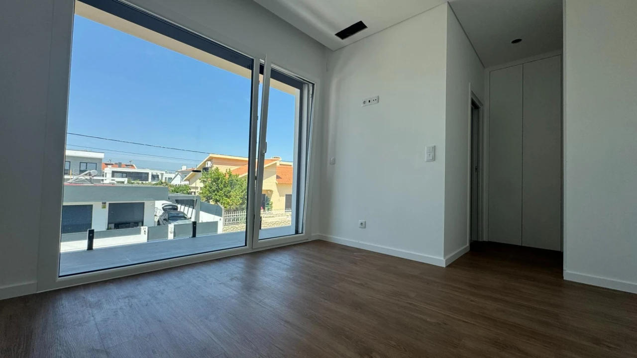 Moradia T4 para Venda em Fernao Ferro Foto 24