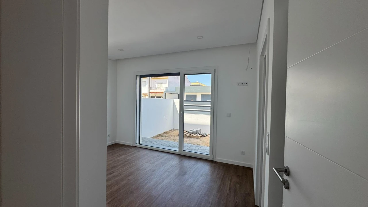 Moradia T4 para Venda em Fernao Ferro Foto 34