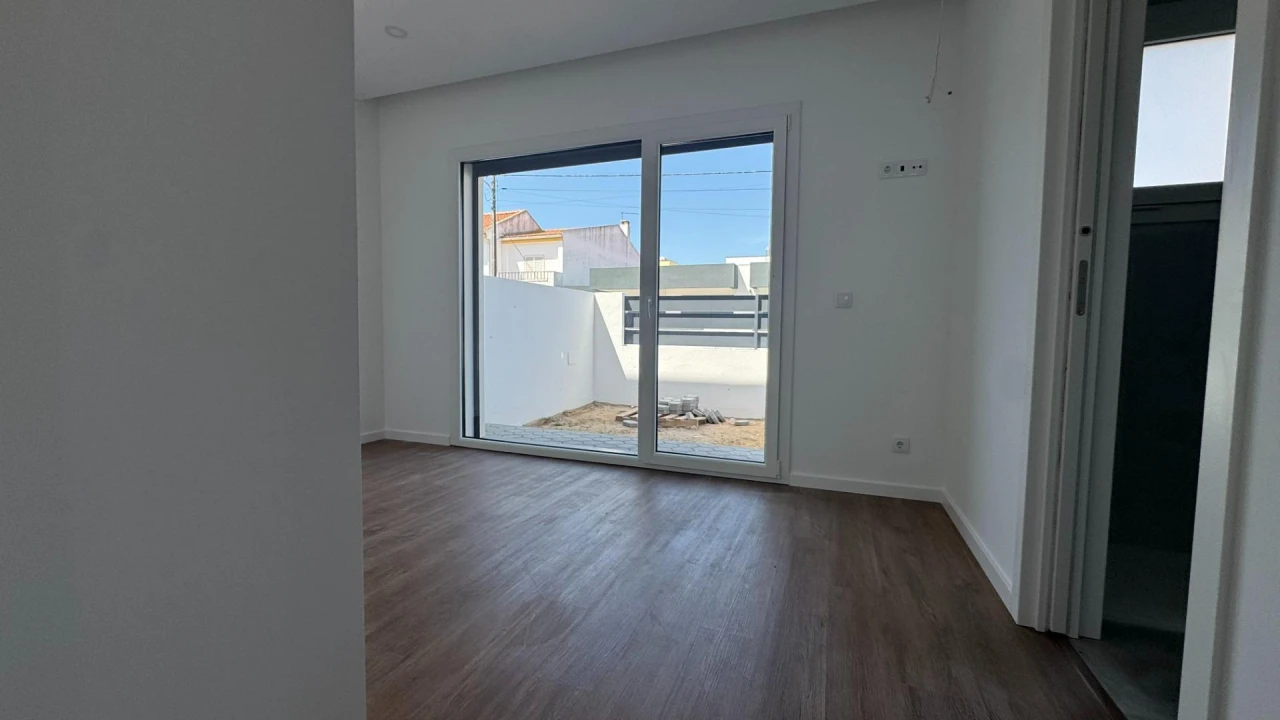 Moradia T4 para Venda em Fernao Ferro Foto 38