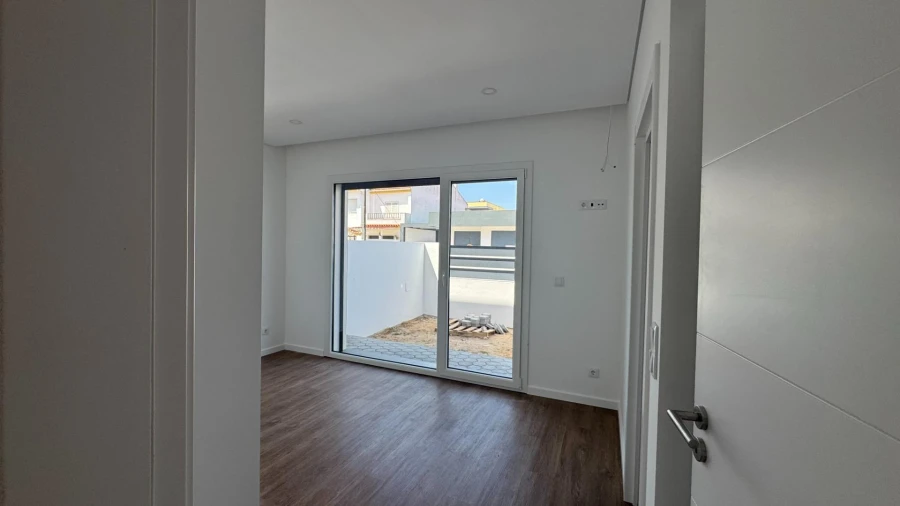 Moradia T4 para Venda em Fernao Ferro Foto 34