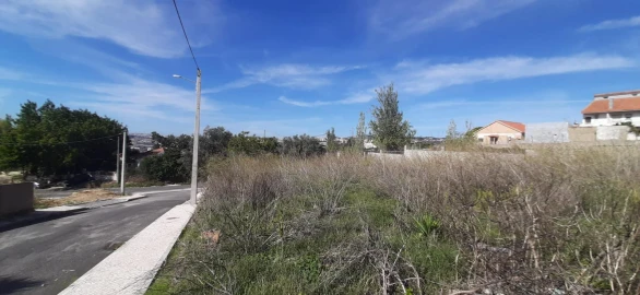 Terreno para Venda em Santo António dos Cavaleiros e Frielas