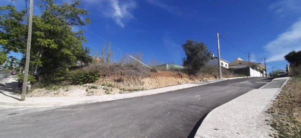 Terreno para Venda em Santo António dos Cavaleiros e Frielas