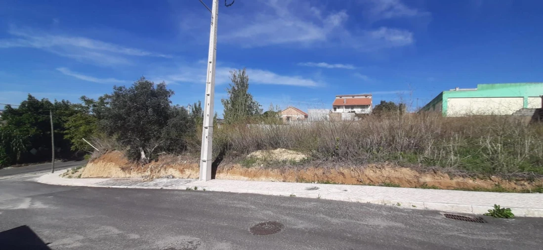 Terreno para Venda em Santo António dos Cavaleiros e Frielas Foto 3