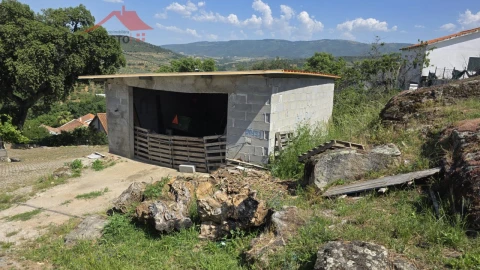 Moradia T3 para Venda em Cortiços