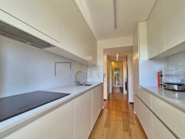 Apartamento T3 para Arrendamento em Cedofeita, Santo Ildefonso, Sé, Miragaia, São Nicolau e Vitória
