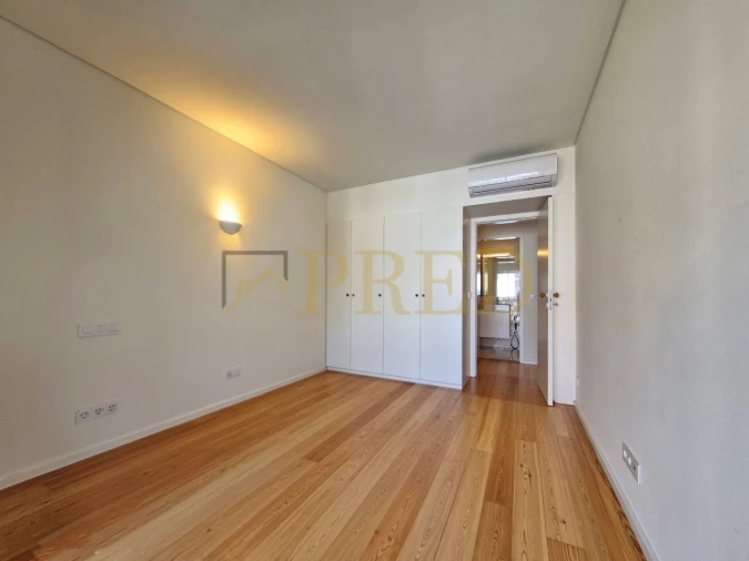 Apartamento T3 para Arrendamento em Cedofeita, Santo Ildefonso, Sé, Miragaia, São Nicolau e Vitória Foto 21