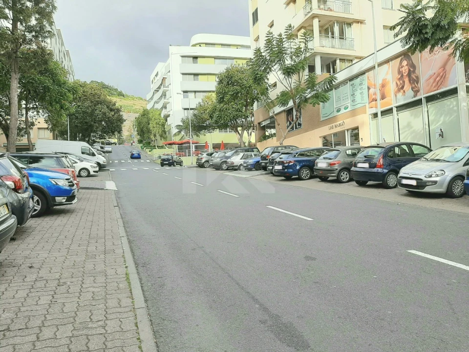 Loja para Arrendamento em São Martinho Foto 18