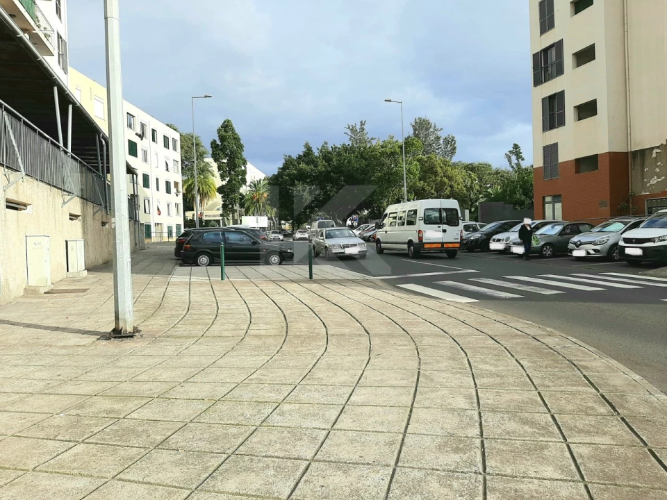 Loja para Arrendamento em São Martinho Foto 20