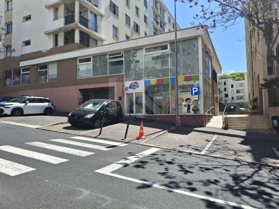 Loja para Arrendamento em São Martinho Foto 1