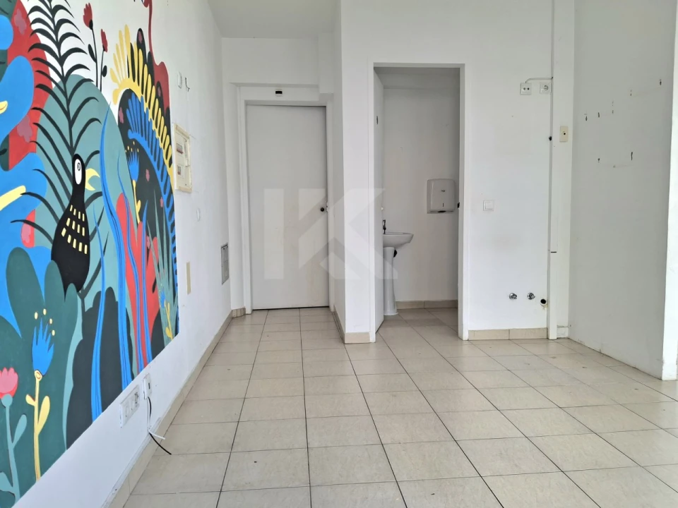 Loja para Arrendamento em São Martinho Foto 3