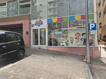 Loja para Arrendamento em São Martinho