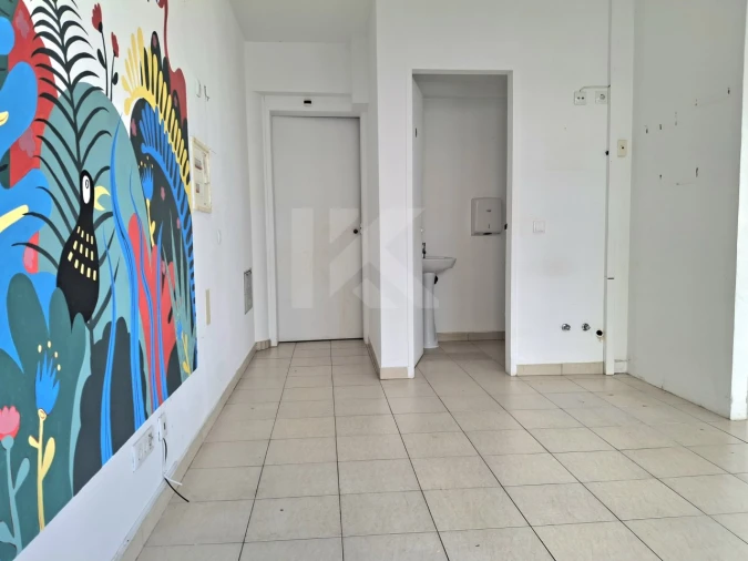 Loja para Arrendamento em São Martinho Foto 3