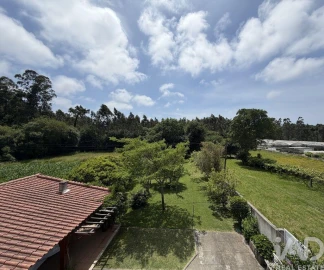 Moradia T4 para Venda em Laundos