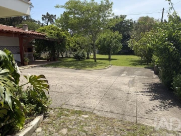 Moradia T4 para Venda em Laundos