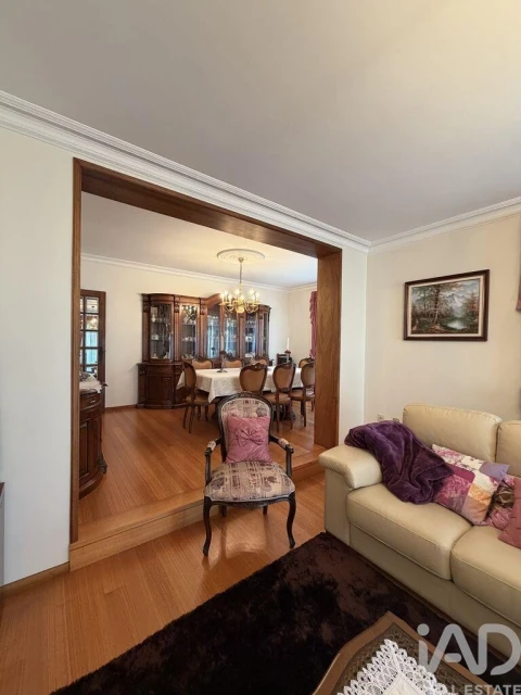 Moradia T4 para Venda em Laundos