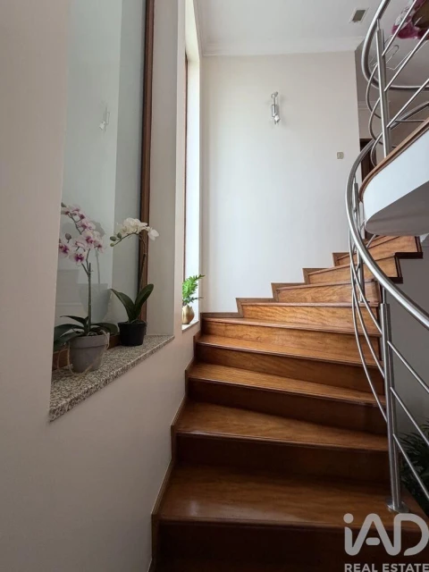 Moradia T4 para Venda em Laundos