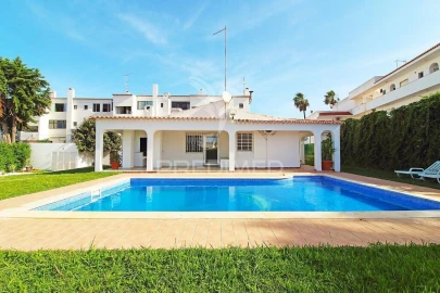 Moradia T4 para Venda em Albufeira e Olhos de Água