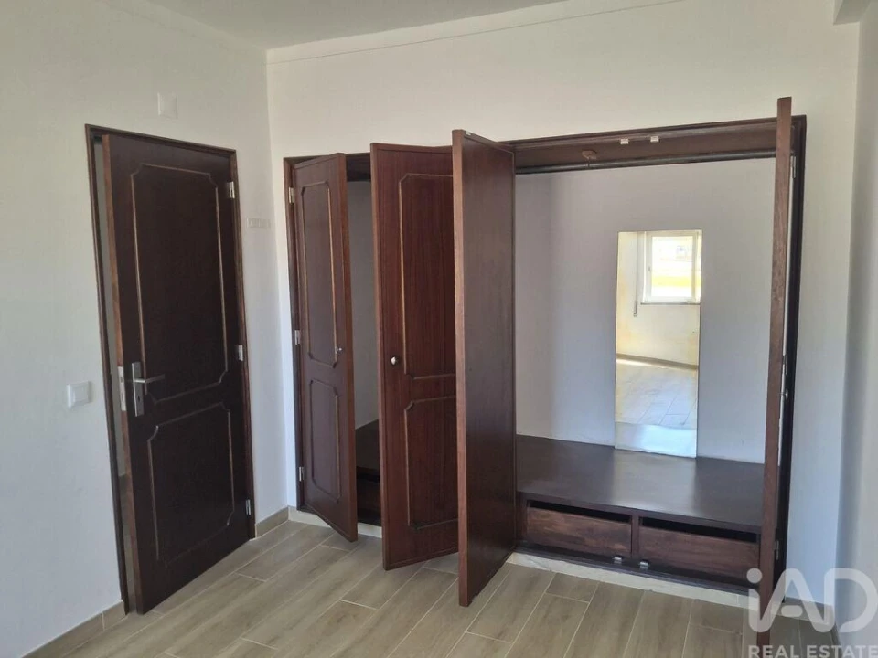Apartamento T4 para Venda em Olhão Foto 9