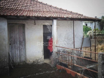 Moradia T4 para Venda em Andrães