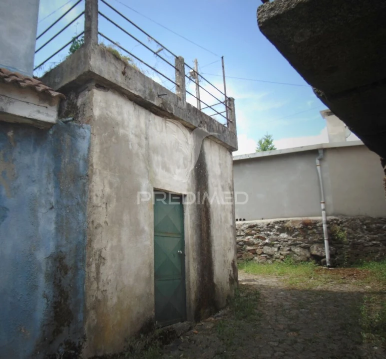 Moradia T4 para Venda em Andrães Foto 7