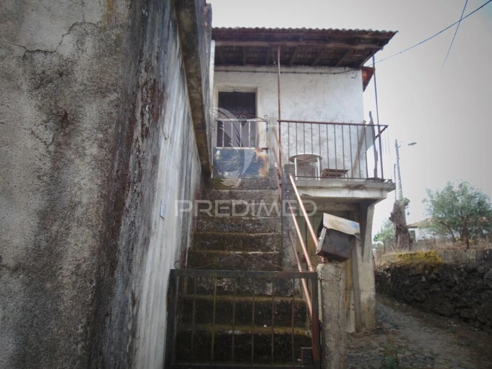 Moradia T4 para Venda em Andrães Foto 9