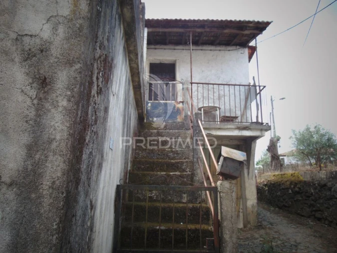 Moradia T4 para Venda em Andrães Foto 9