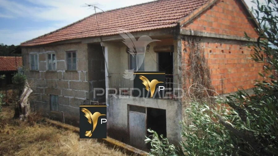 Moradia T4 para Venda em Andrães