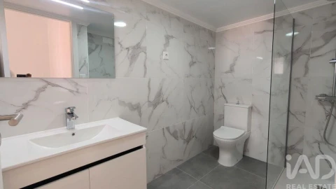 Moradia T2 para Venda em Funchal (Santa Luzia)
