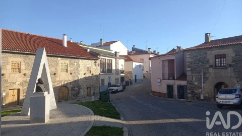 Moradia T2 para Venda em Freixo de Espada a Cinta e Mazouco