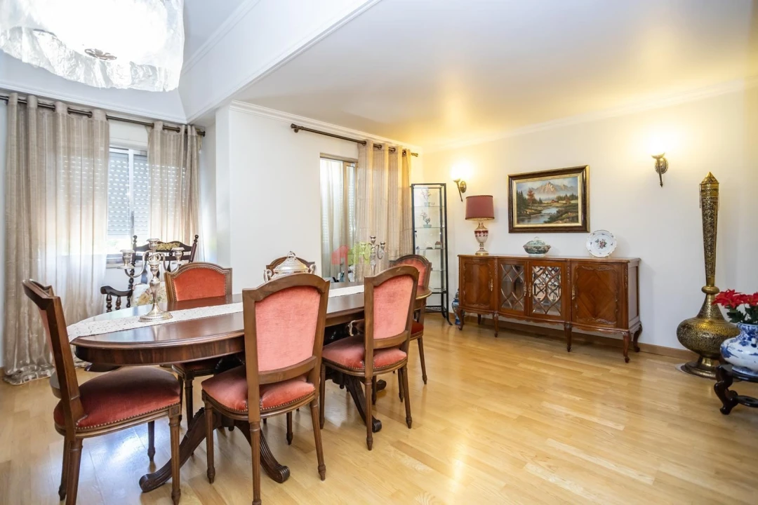 Apartamento T3 para Venda em Alfragide Foto 1