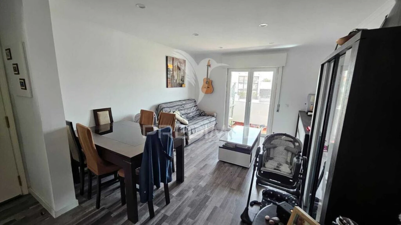 Apartamento T2 para Venda em Carcavelos e Parede Foto 7