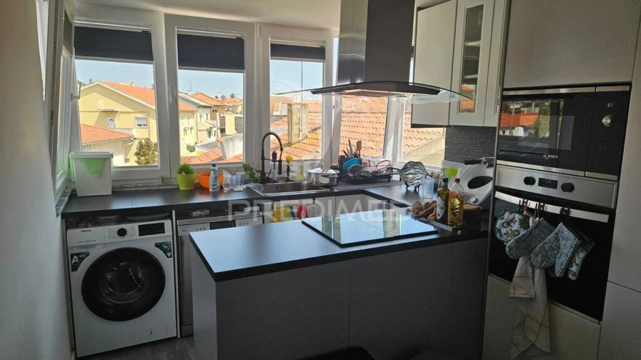 Apartamento T2 para Venda em Carcavelos e Parede Foto 4