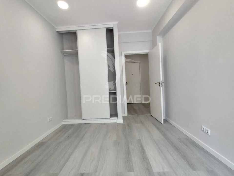 Apartamento T1 para Venda em Venteira Foto 16