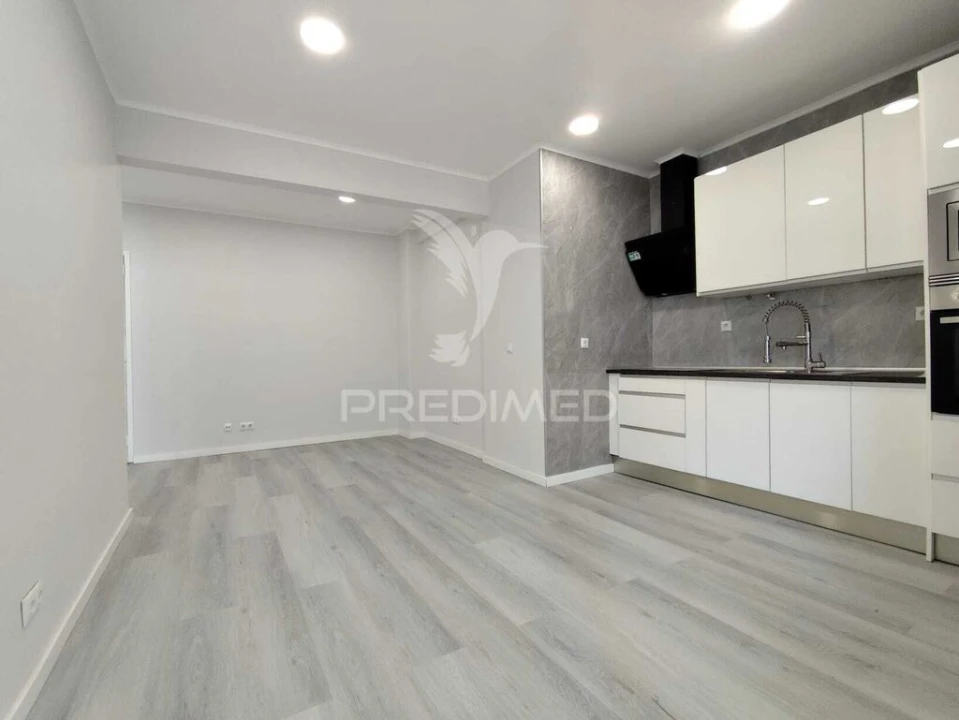 Apartamento T1 para Venda em Venteira Foto 8