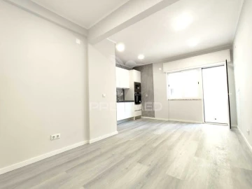 Apartamento T1 para Venda em Venteira