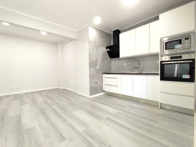 Apartamento T1 para Venda em Venteira Foto 2